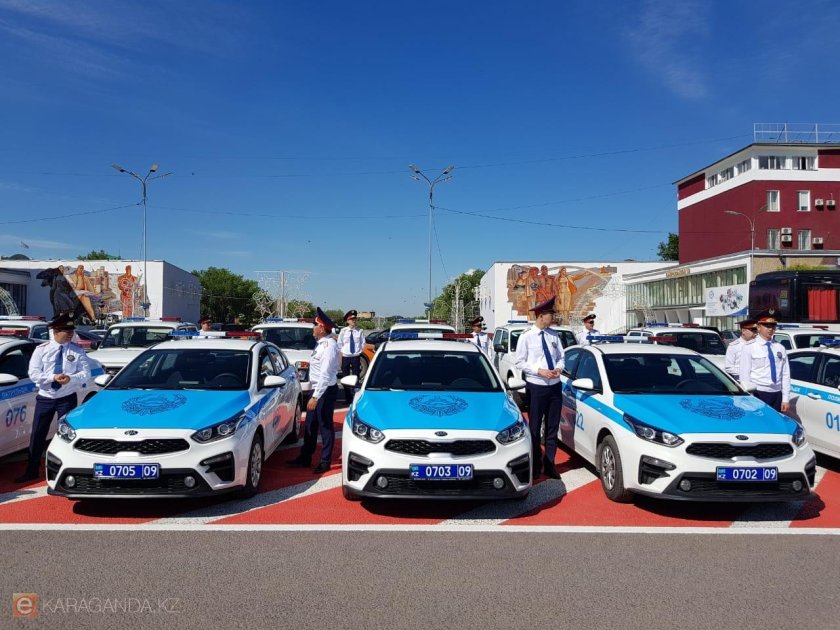 Полицейские машины в Караганде