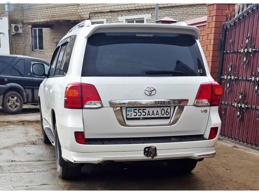 Ленд Крузер 200 номер 555
