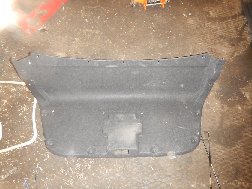 Обшивка крышки багажника Vortex Estina