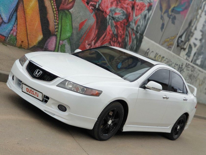 Хонда Аккорд белый 2004