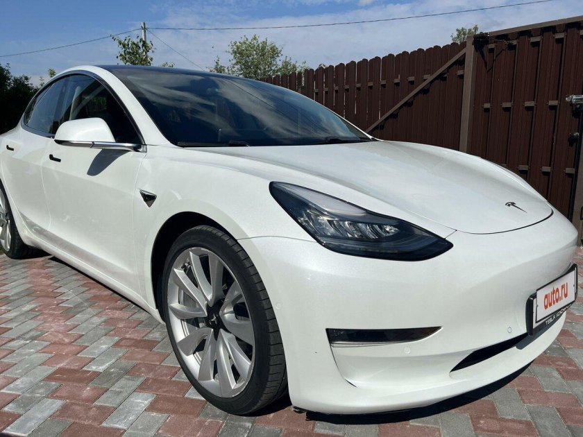 Тесла белая