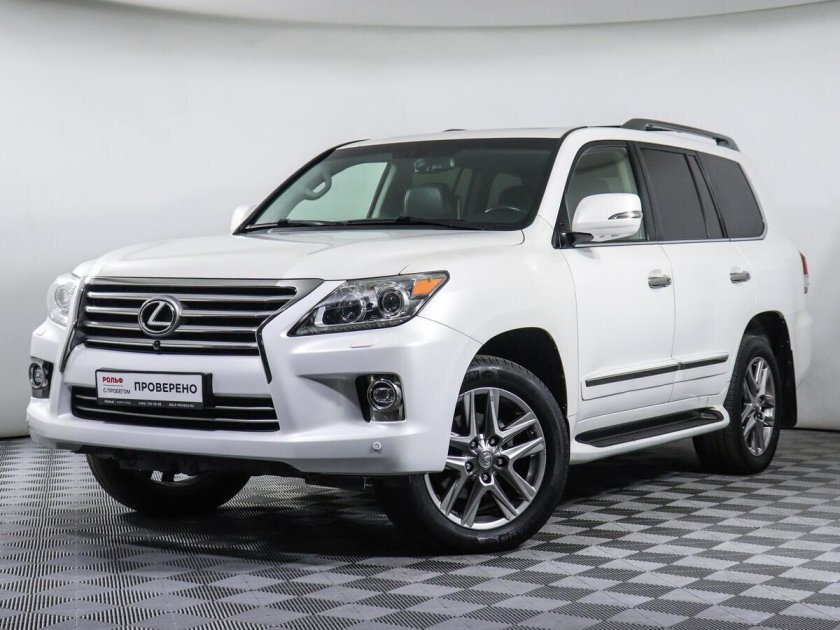 Lexus LX 600 белый