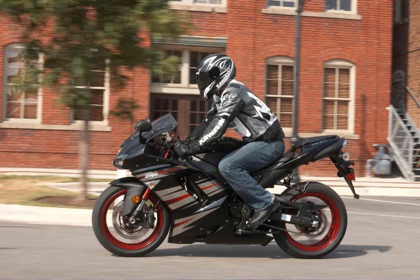 Мужчина на мотоцикле