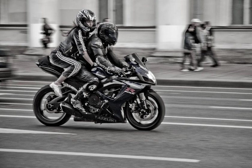 Пассажир на мотоцикле