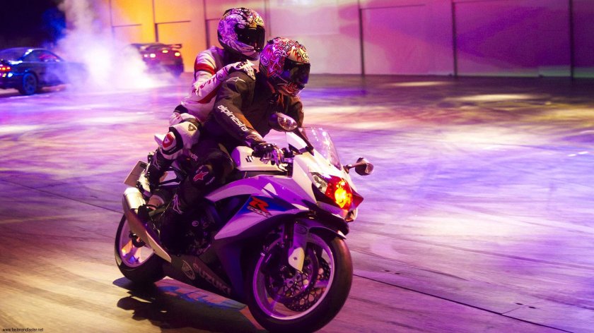 Фиолетовый мотоцикл