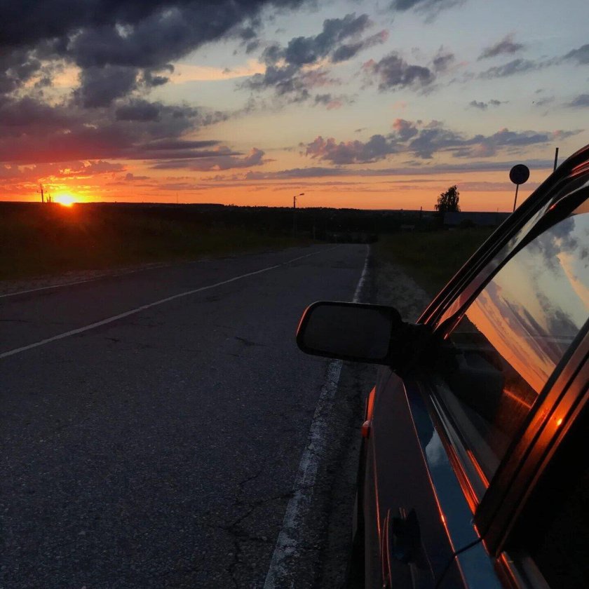 Машина на закате