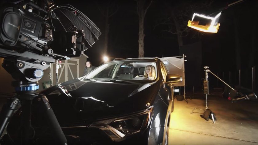 Съемка автомобилей в студии со вспышкой