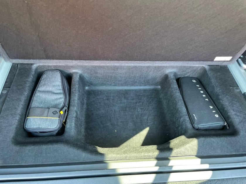 Exeed VX шторка багажника