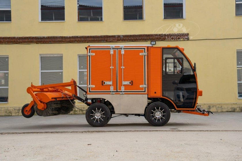 Коммунальная уборочная машина