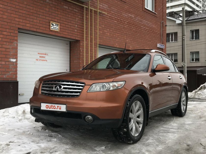 Коричневый Инфинити 2006 год