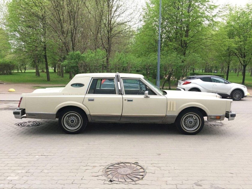 Lincoln Continental 1981
