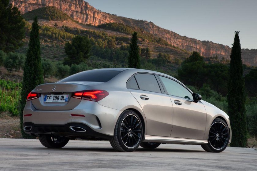 Мерседес-Бенц а200 седан