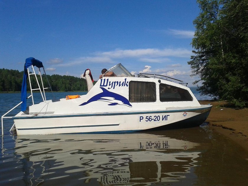 Катер Амур каютный