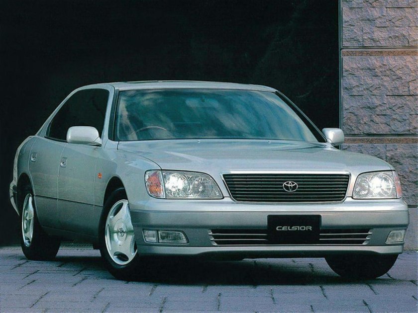 Toyota Celsior 2000