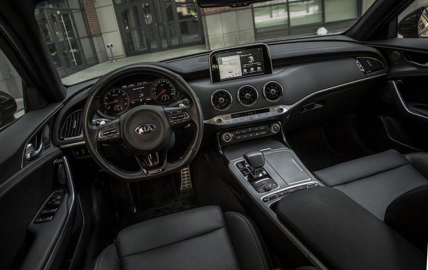 Кия Стингер салон