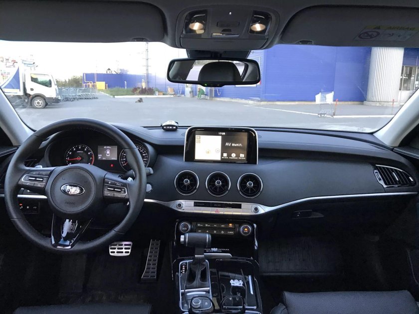 Kia Stinger 2018 салон