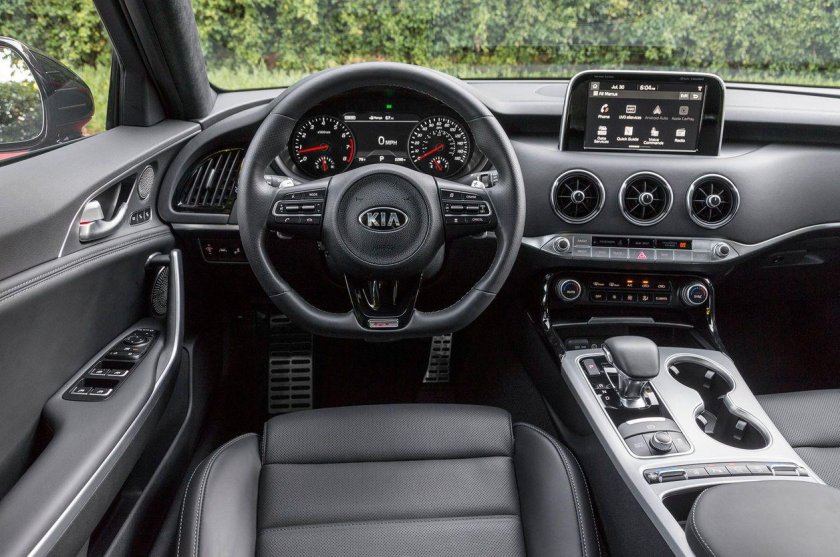 Kia Stinger 2017 салон