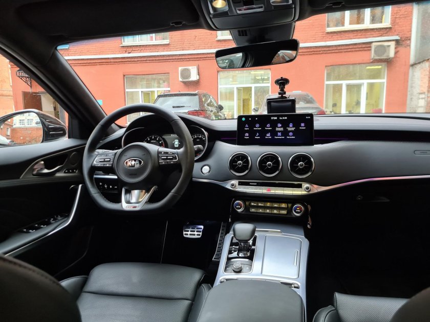 Киа Стингер 2022 салон