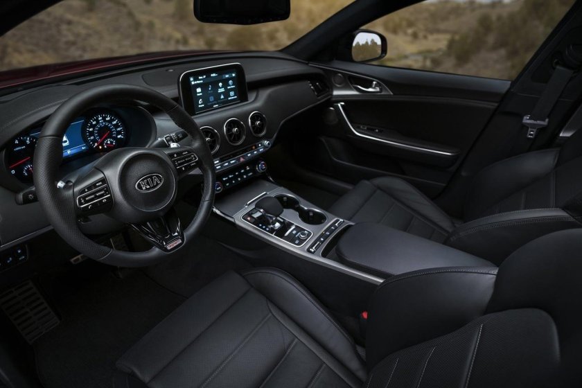 Kia Stinger 2017 салон