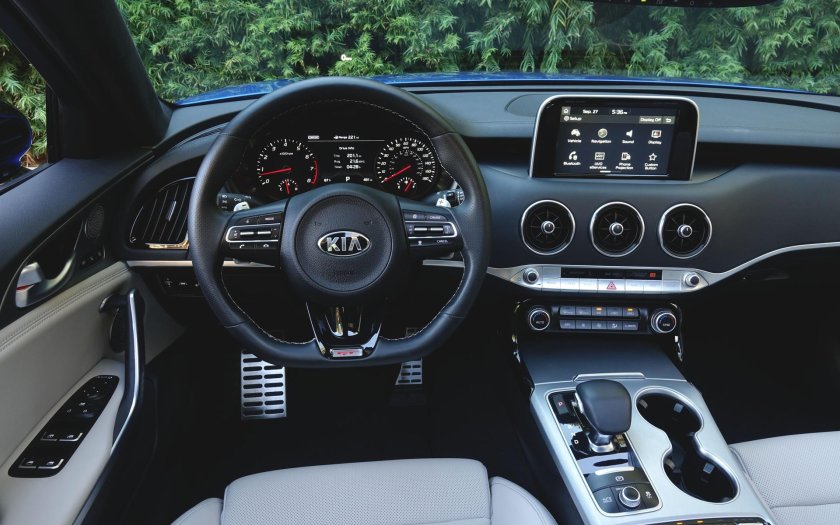 Стингер 2019 салон