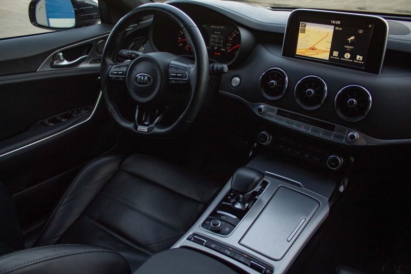 Kia Stinger 2022 салон