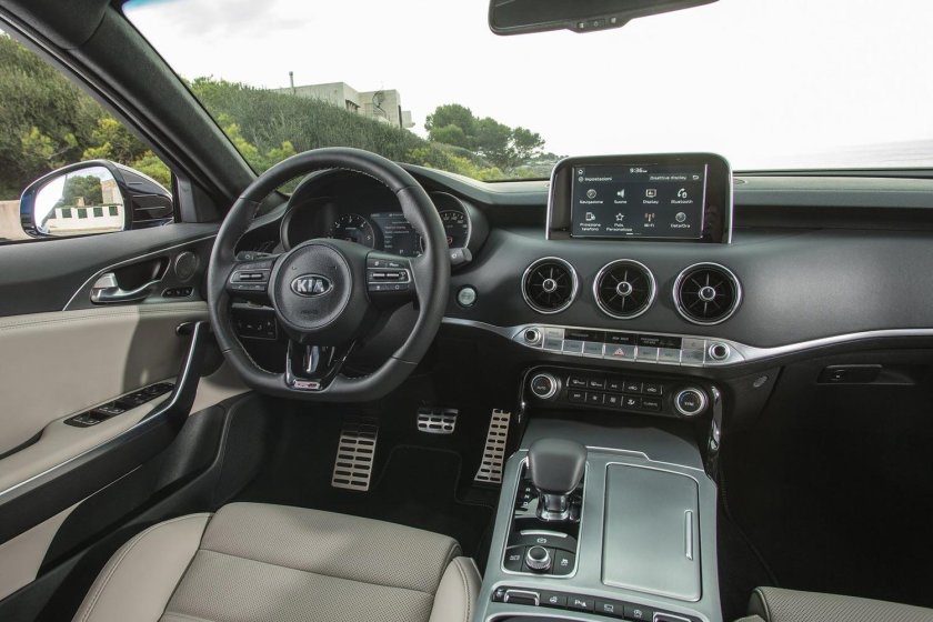 Kia Stinger салон