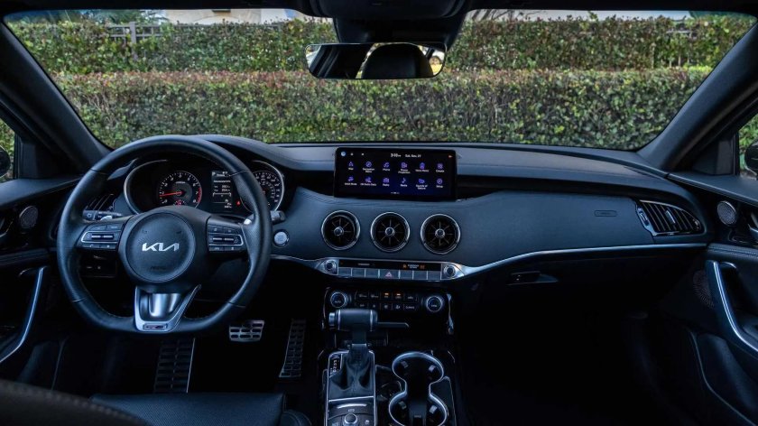 Kia Stinger 2023 салон