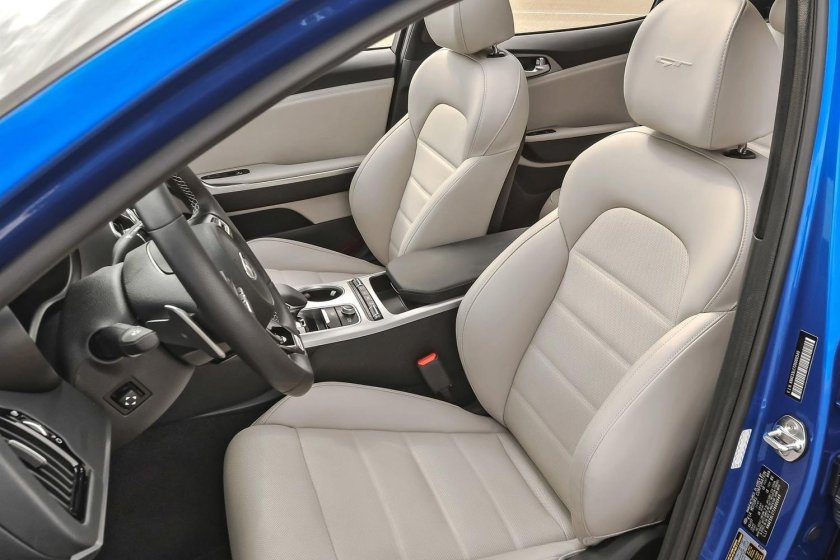 Kia Stinger 2018 интерьер