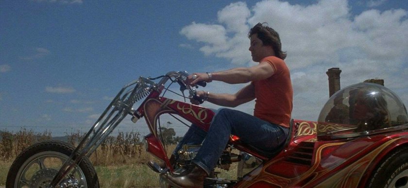 Безумный Макс 1979 байкеры