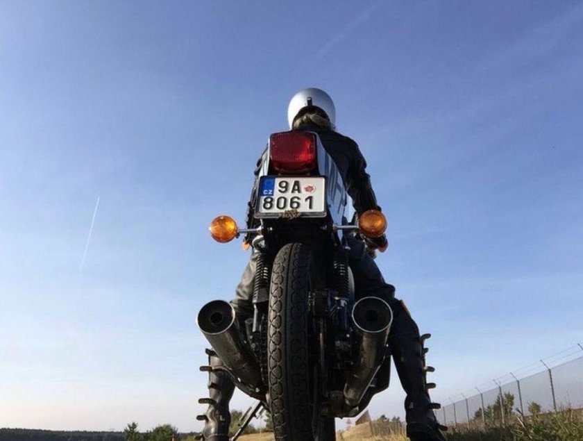 Безумный Макс 1979 байкеры