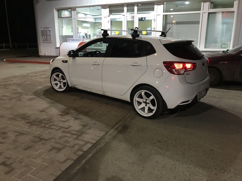 Kia Rio 3 хэтчбек r17