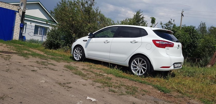 Kia Rio 3 хэтчбек r17