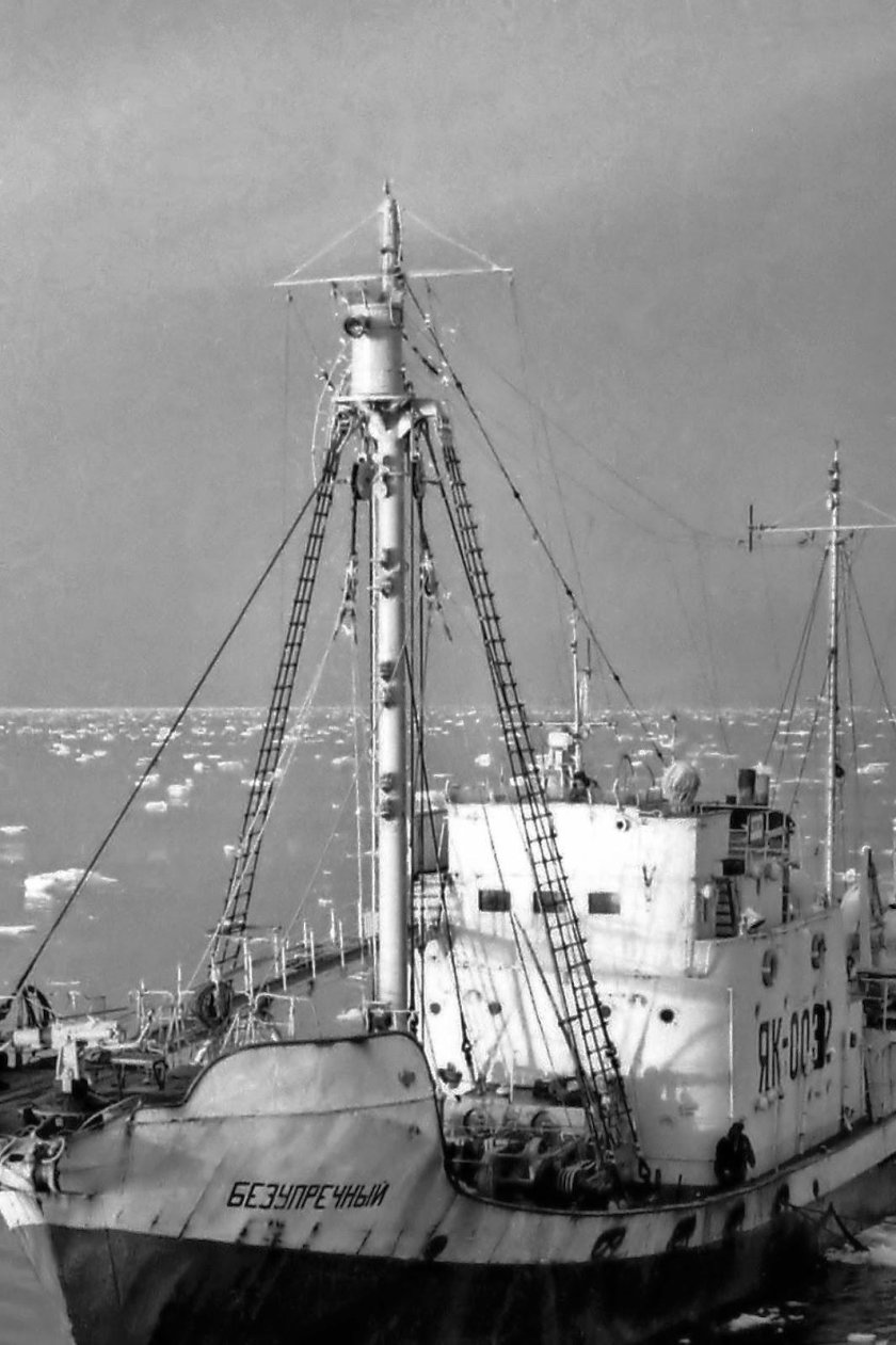 Китобойное судно в Советской Гавани