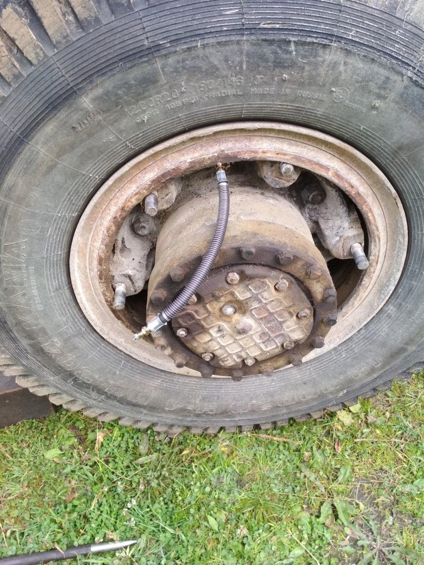 Задние колесам МАЗ