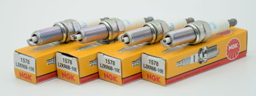 Свеча зажигания NGK lzkr6b-10e