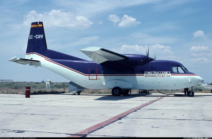 Самолет casa c-212 транспортный