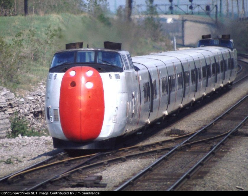 Поезд с наклоняемым кузовом