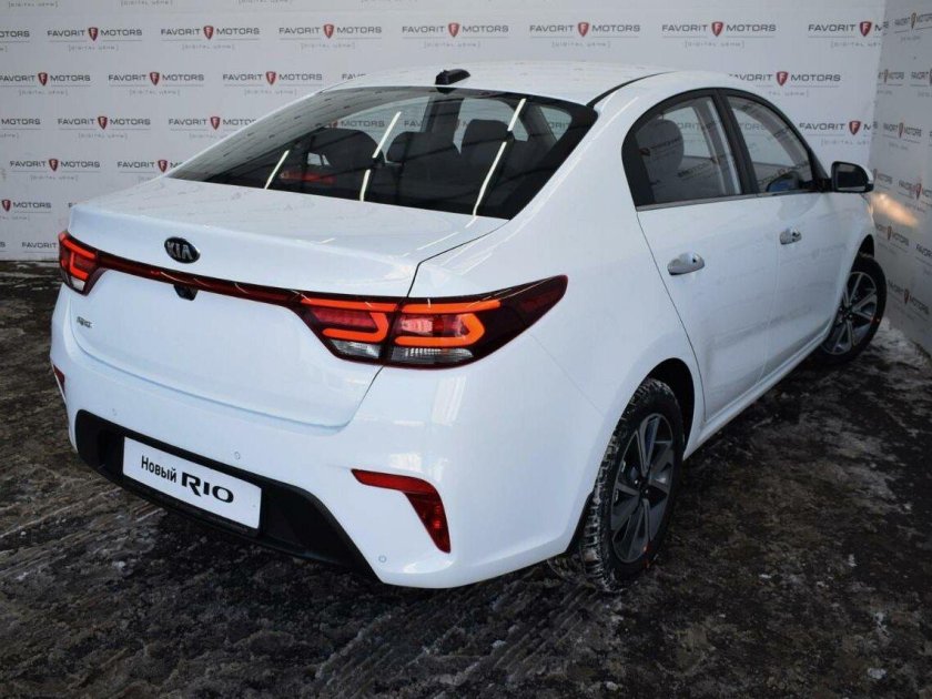 Kia Rio 2018 белый