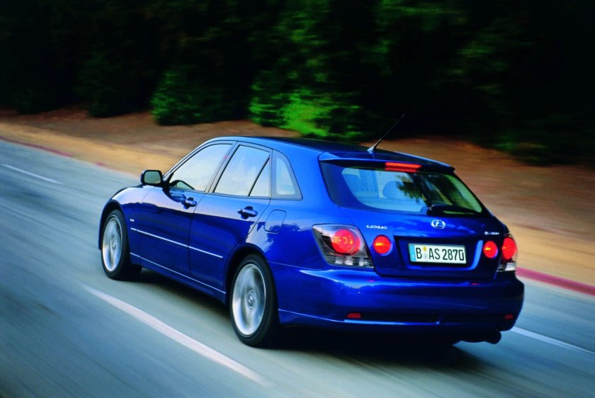 Лексус is300 универсал