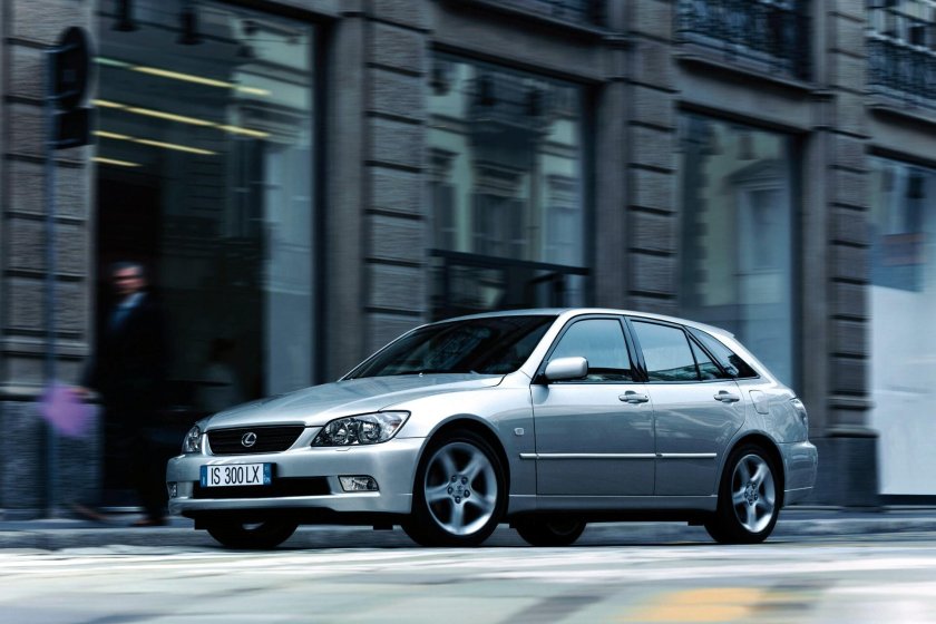 Lexus is 300 универсал