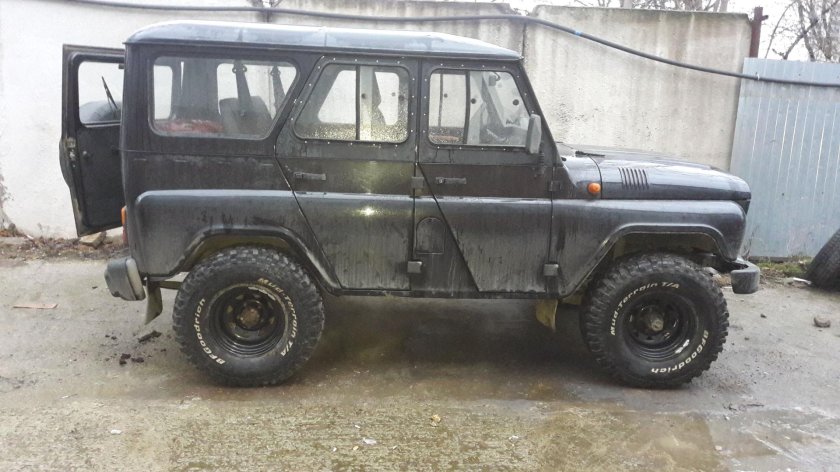 УАЗ 469 на 33 колесах