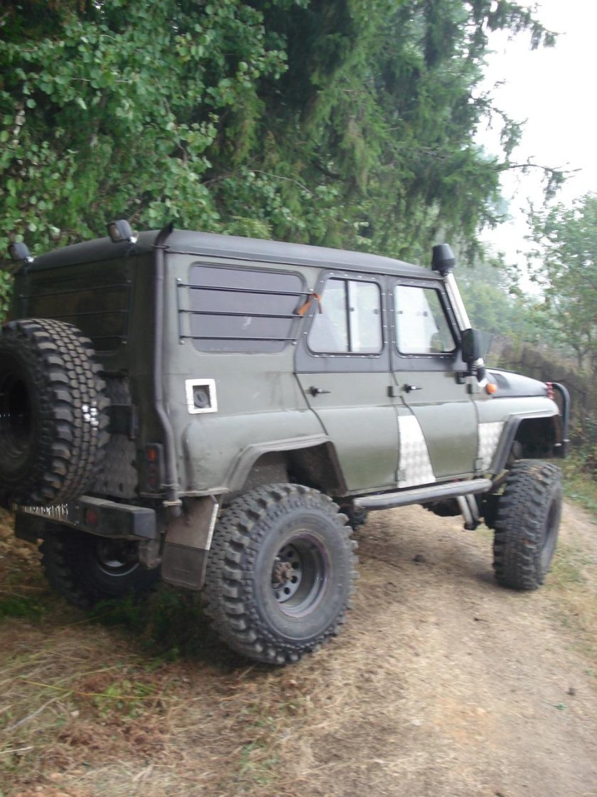 УАЗ 469 на 35 колесах