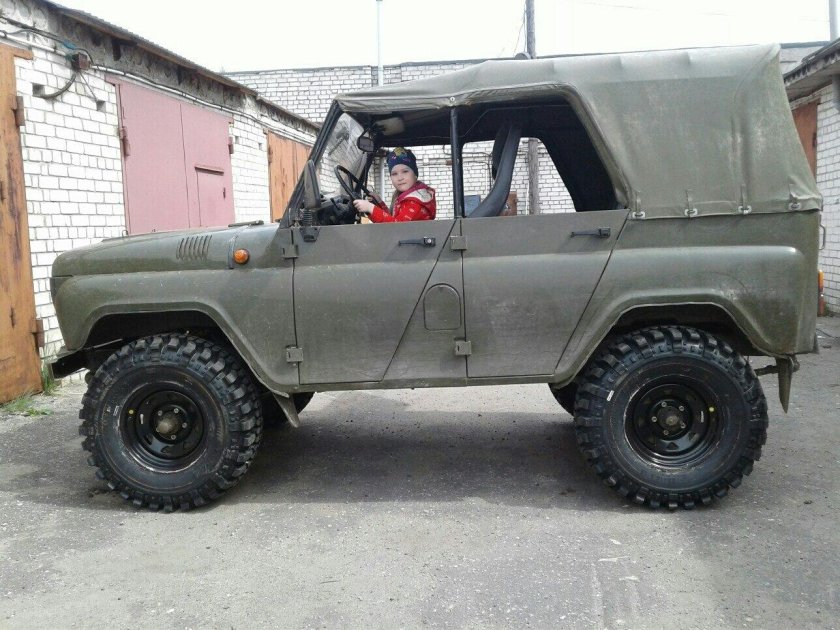 УАЗ 469 на 32 колесах