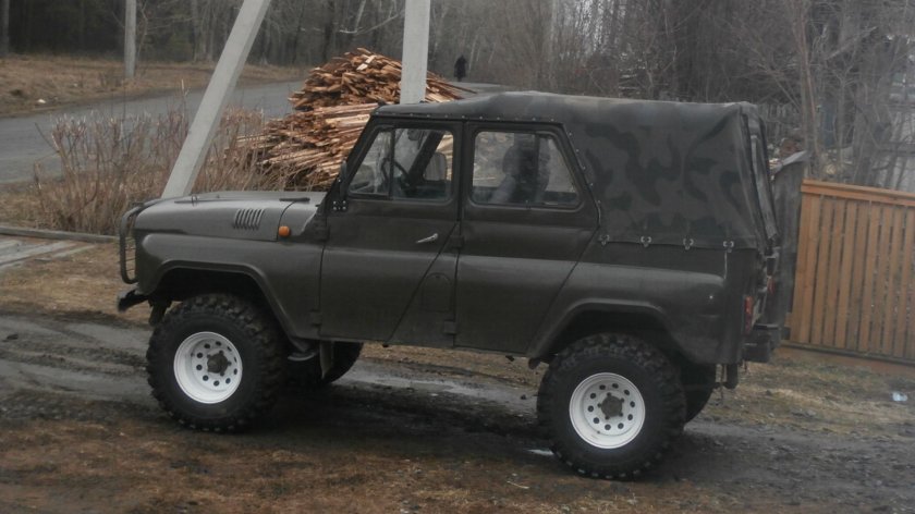 УАЗ 469 тентованный 33 колеса