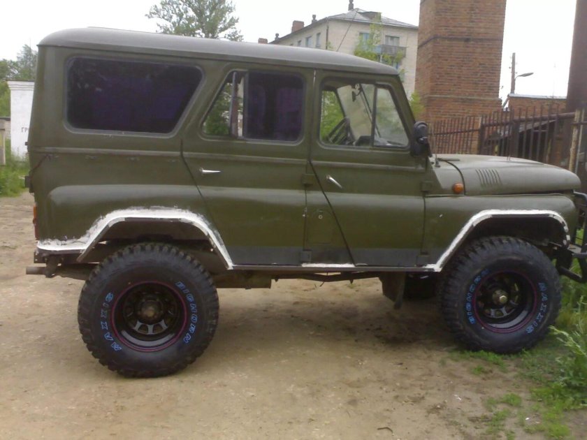 УАЗ 469 на 32 колесах