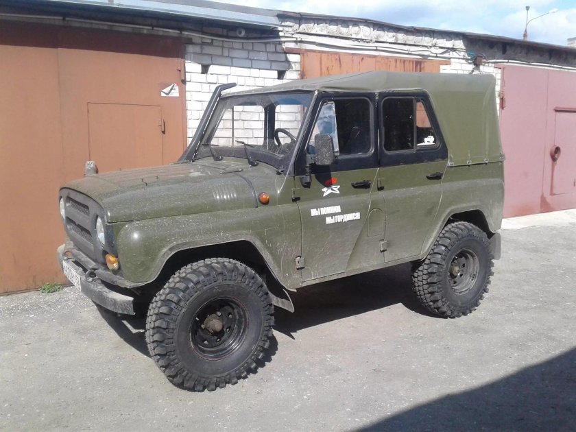 УАЗ 469 на 33 колесах