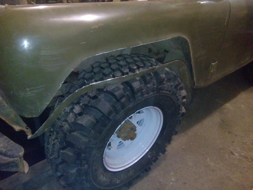 УАЗ 469 на 33 колесах