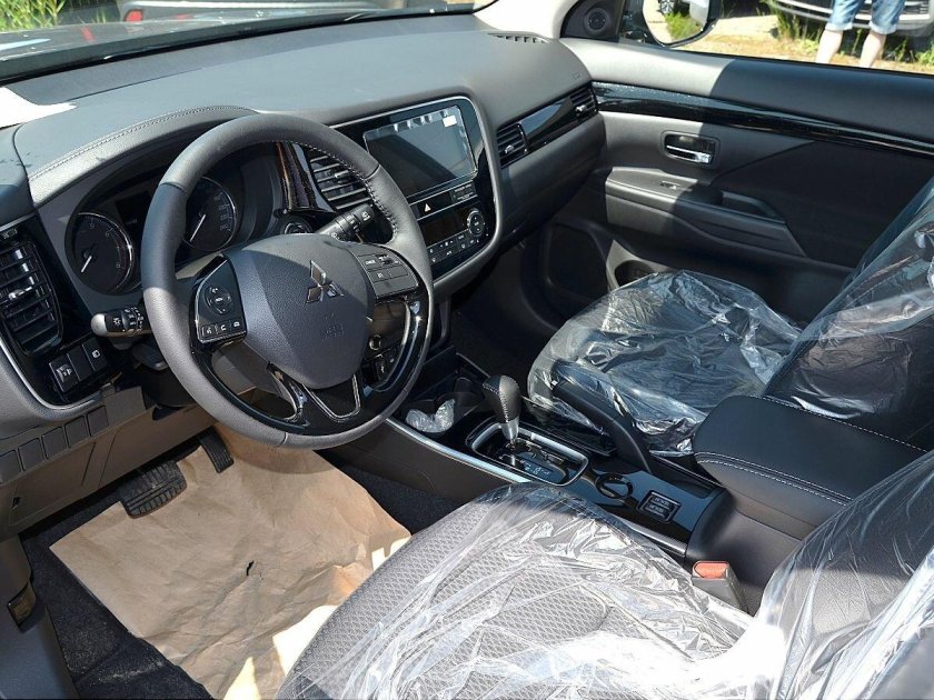 Mitsubishi Outlander III Рестайлинг 3 салон