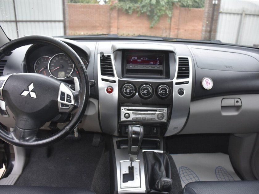 Pajero Sport 2010 салон