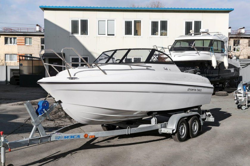 Катер Phoenix 560